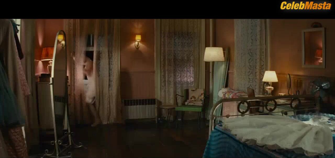 Rachel Zegler ’s Tits Scene From West Side Story - Photo 1 of 5