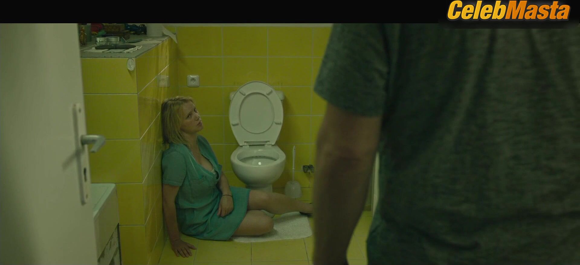 Joanna Kulig Sexy Scene From Clergy - Photo 1 of 5 photo 5
