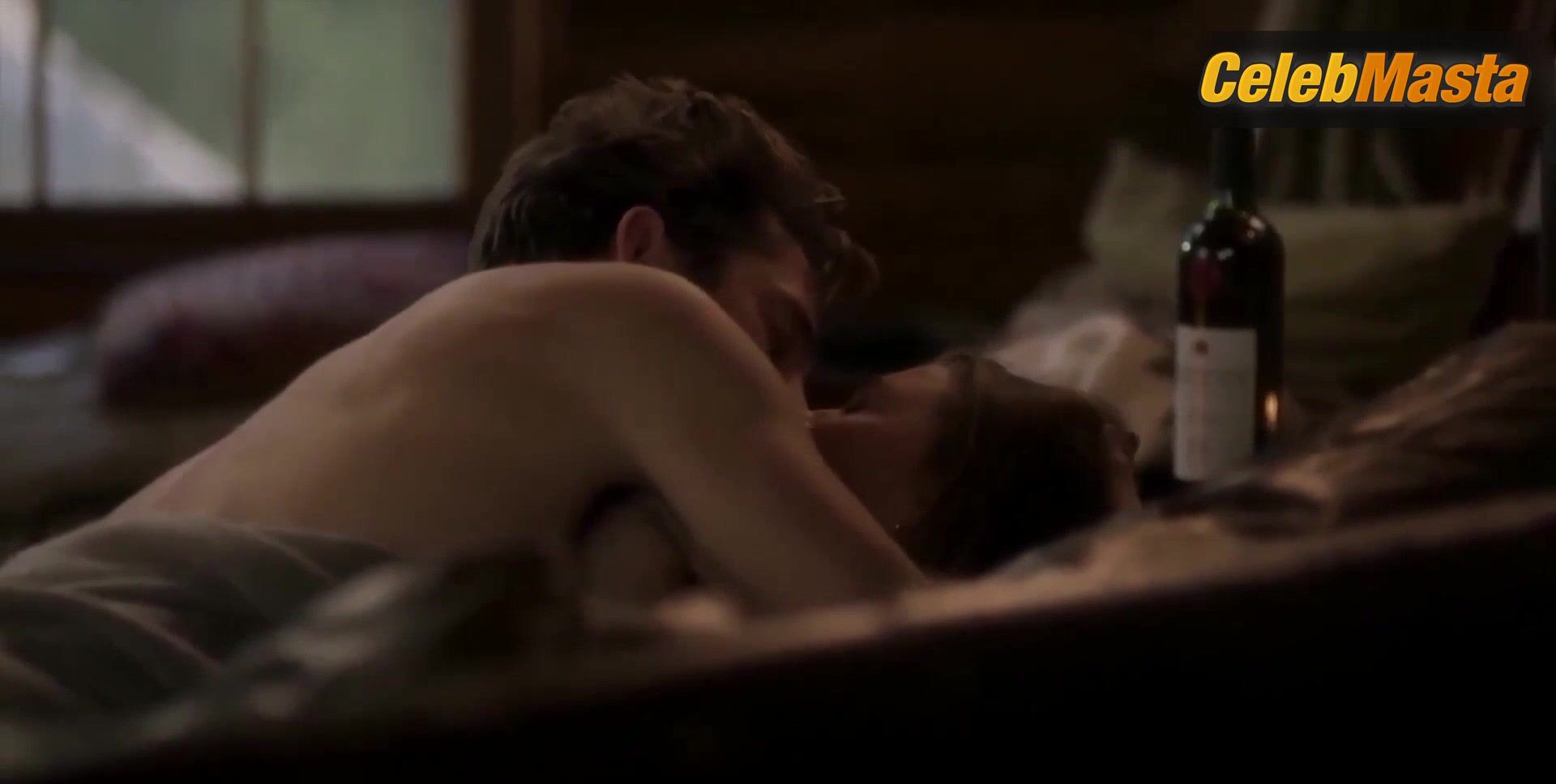 Ellen Pompeo Bares All In Scene From Grey’s Anatomy - Photo 1 of 5