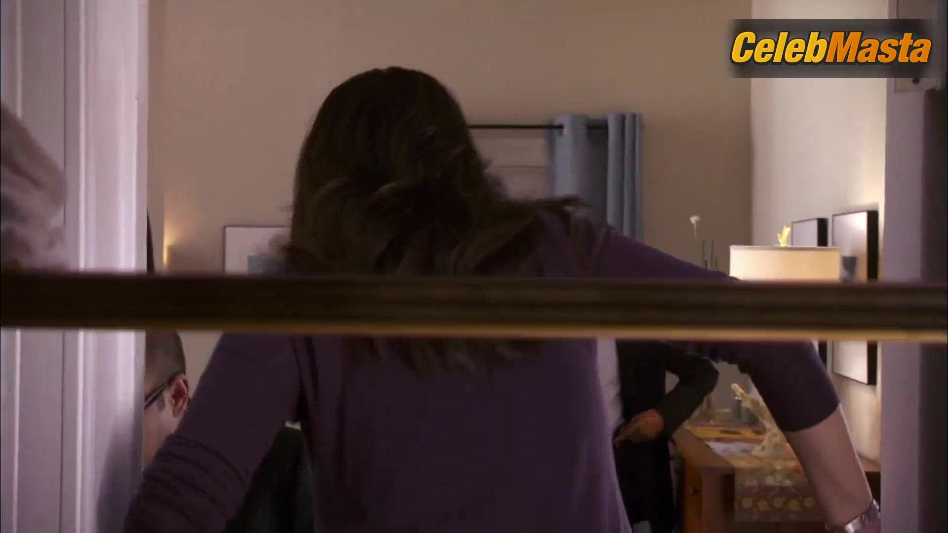 Tiffani-amber Thiessen ’s Sexy Scene From White Collar - Photo 2 of 5 photo 1