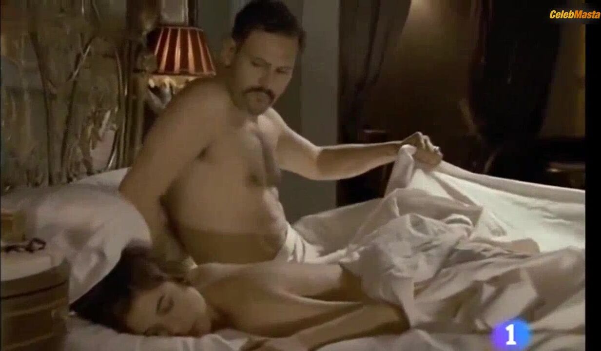 Adriana Ugarte Bares Breasts In La Senora Scene - Photo 2 of 5 photo 4