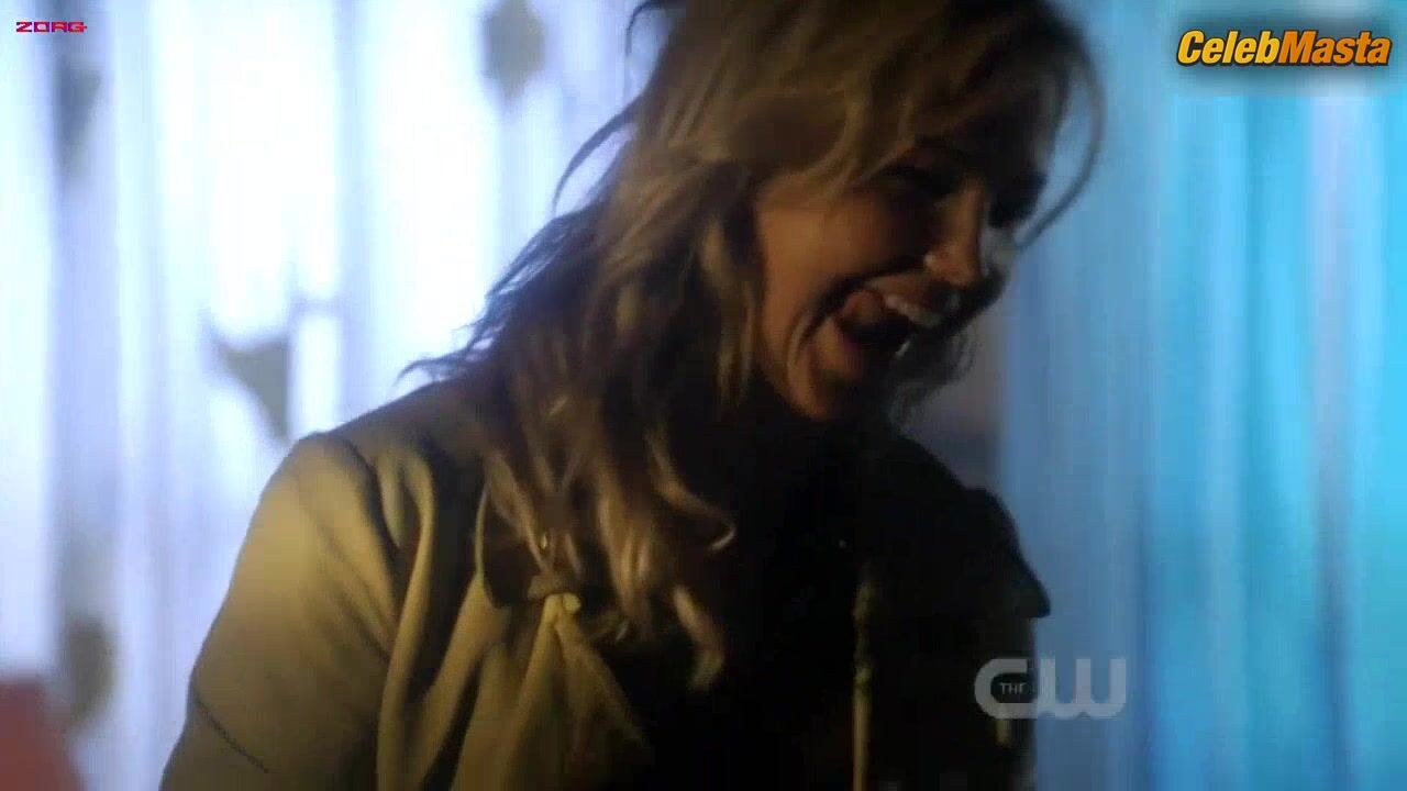 Arielle Kebbel Tits, Underwear Scene From Life Unexpected - Photo 1 of 5 photo 5