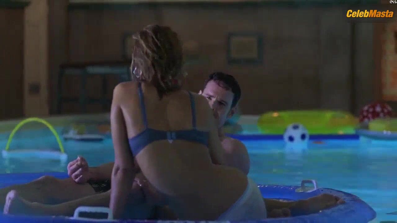 Arielle Kebbel ’s Swimsuit Scene In Entourage - Photo 1 of 5