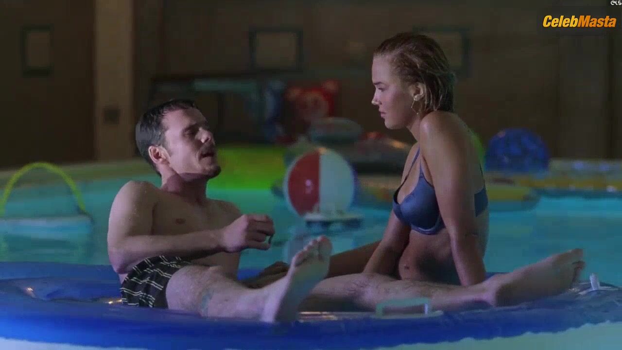Arielle Kebbel ’s Swimsuit Scene In Entourage - Photo 1 of 5 photo 5