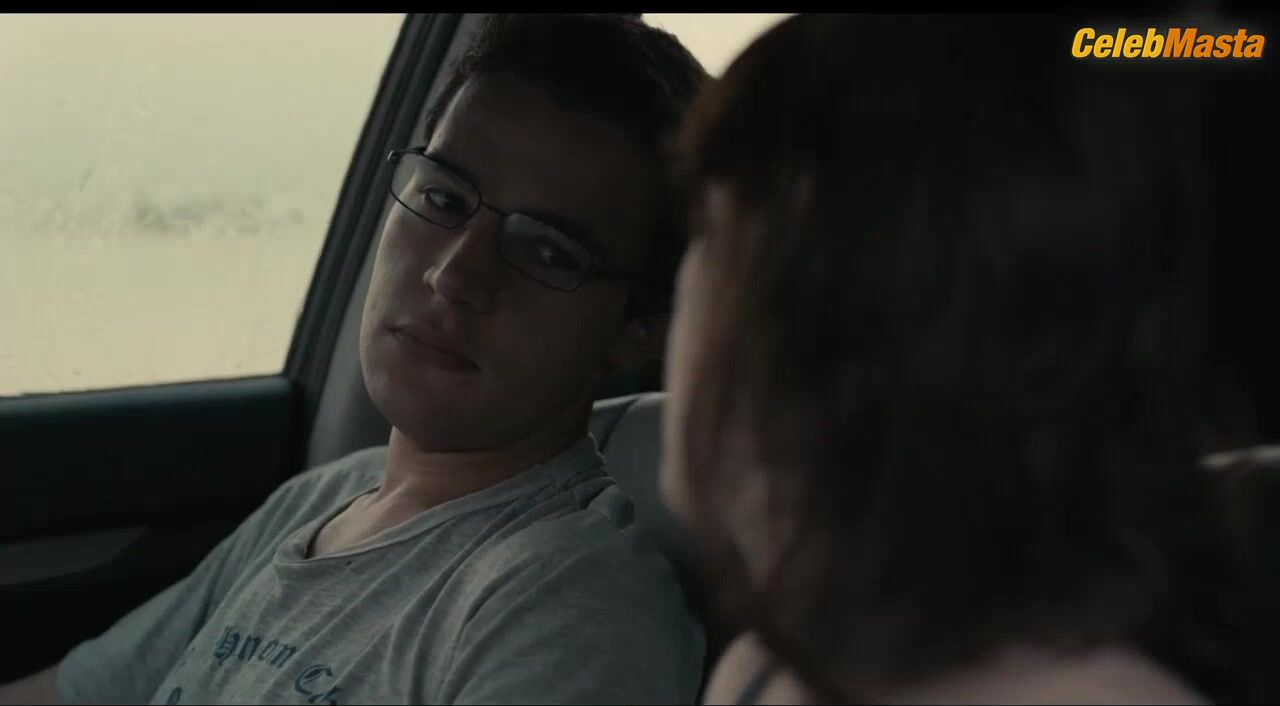 Melanie Lynskey Butt And Tits Scene In Hello I Must Be Going - Photo 2 of 5 photo 1