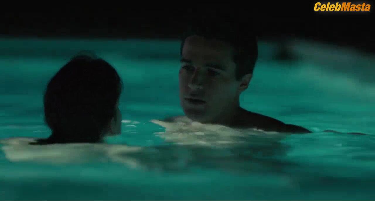 Melanie Lynskey Butt And Tits Scene In Hello I Must Be Going - Photo 2 of 5 photo 4
