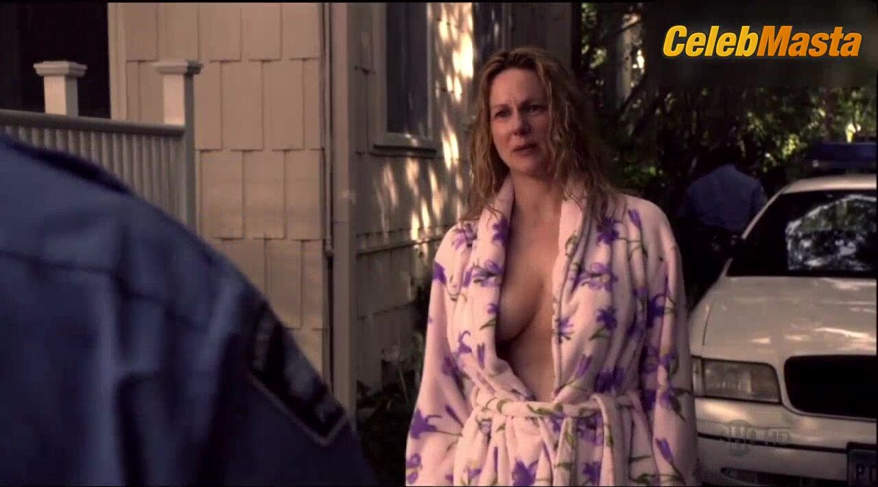Laura Linney Reveals Boobs Scene In The Big C - Photo 1 of 5
