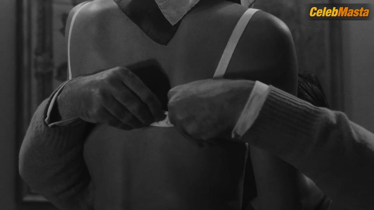 Ingrid Thulin Tits Scene From La Guerre Est Finie - Photo 1 of 5