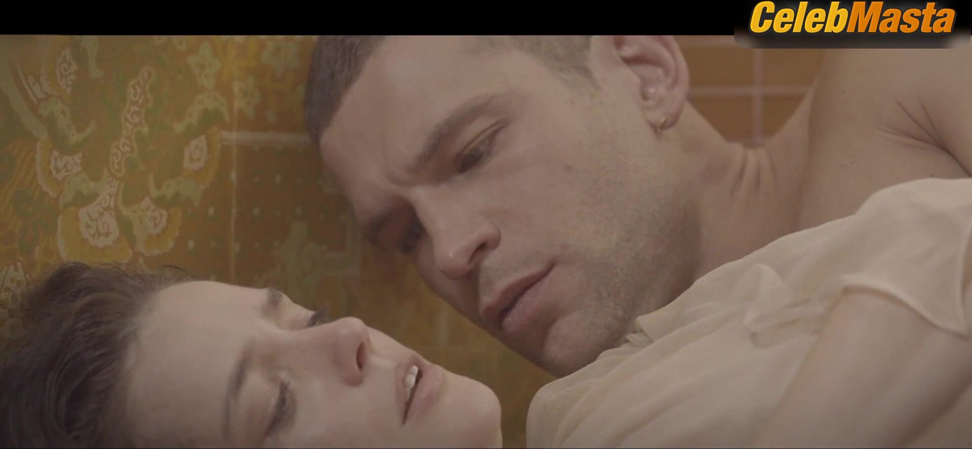 Roxane Mesquida Hot Scene In Medusa - Photo 1 of 5 photo 4