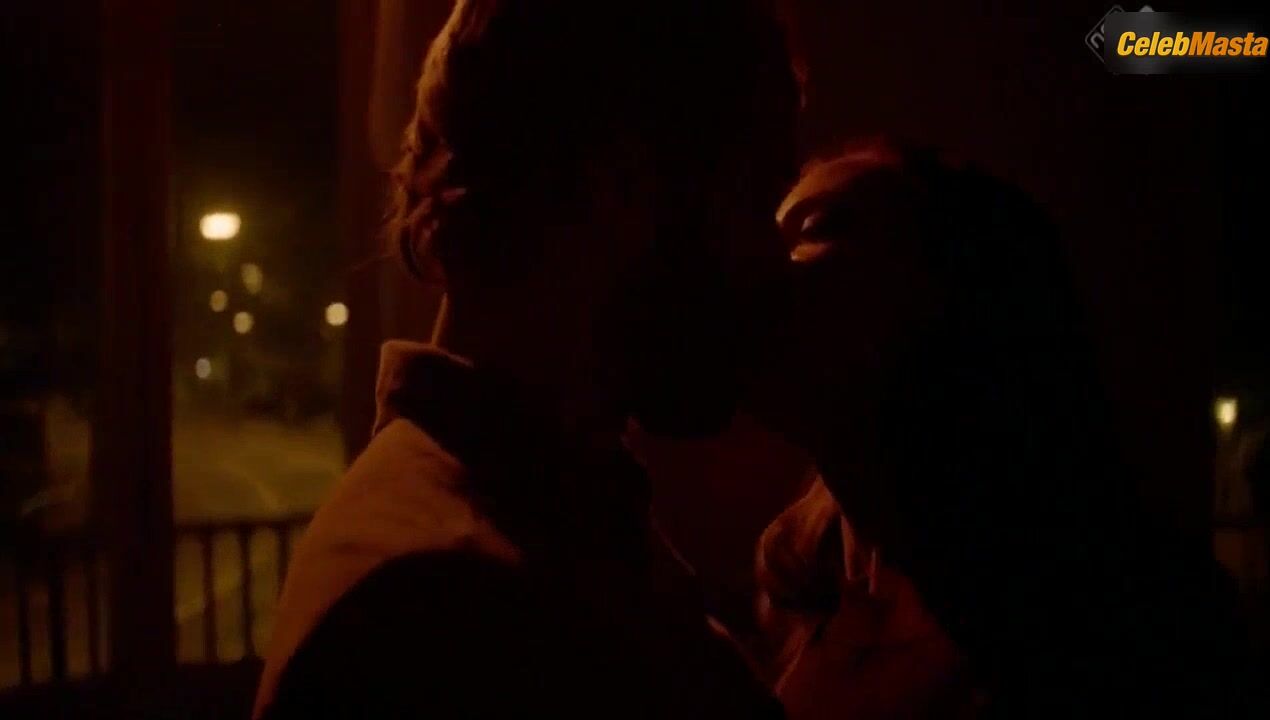 Gaite Jansen Steamy Scene In Groenland - Photo 1 of 5