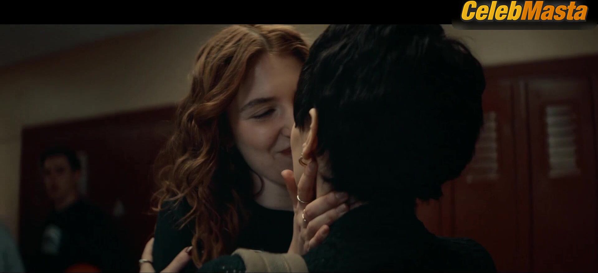 Dafne Keen Sophie Nelisse And ’s Lesbian Scene In - Photo 2 of 5 photo 1