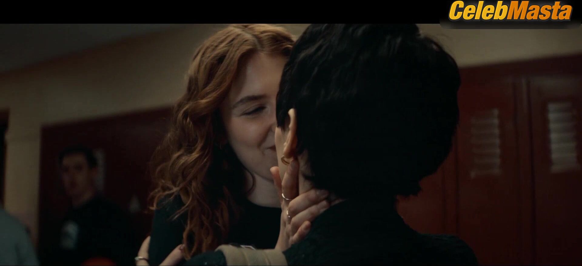 Dafne Keen Sophie Nelisse And ’s Lesbian Scene In - Photo 2 of 5