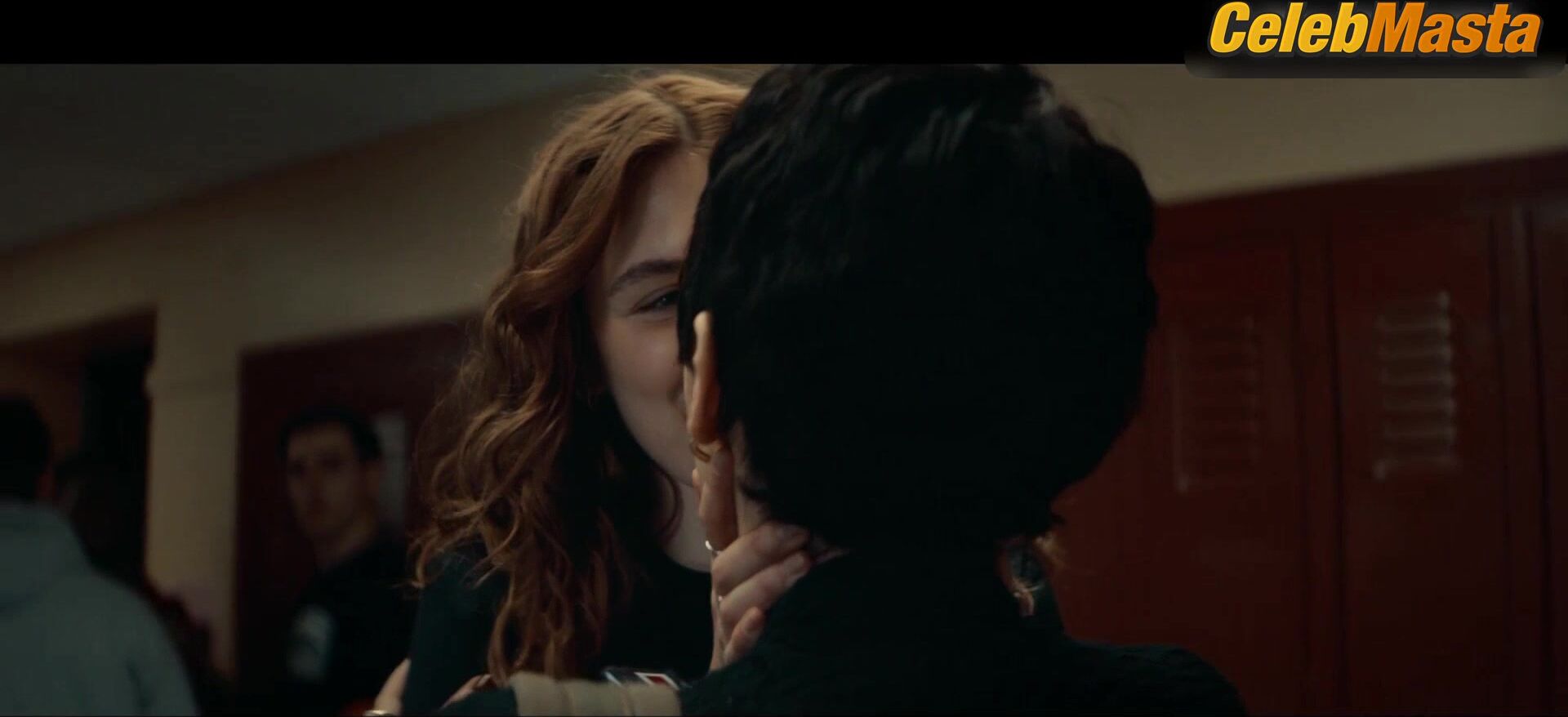 Dafne Keen Sophie Nelisse And ’s Lesbian Scene In - Photo 2 of 5 photo 4