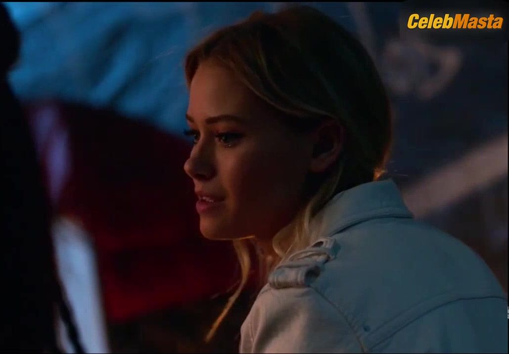 Lyrica Okano Virginia Gardner And Reveal Lesbian Scene In - Photo 1 of 5 photo 2