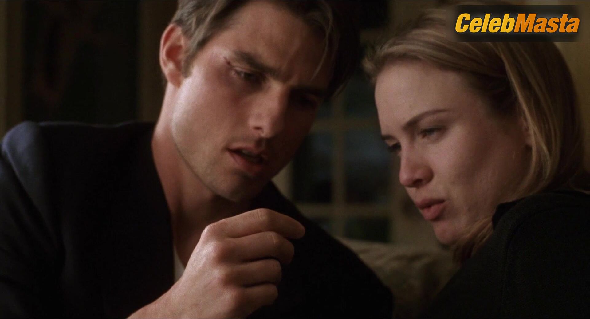 Renee Zellweger Sexy Scene From Jerry Maguire - Photo 2 of 5