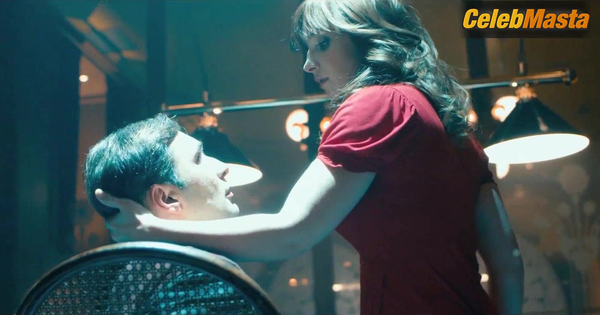 Vica Kerekes Booty Scene In Muzi V Nadeji - Photo 1 of 5