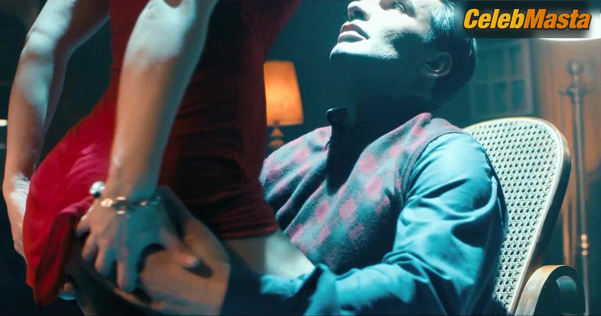 Vica Kerekes Booty Scene In Muzi V Nadeji - Photo 1 of 5 photo 2