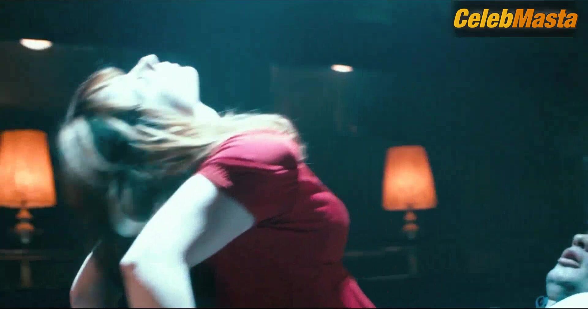 Vica Kerekes Booty Scene In Muzi V Nadeji - Photo 1 of 5 photo 5