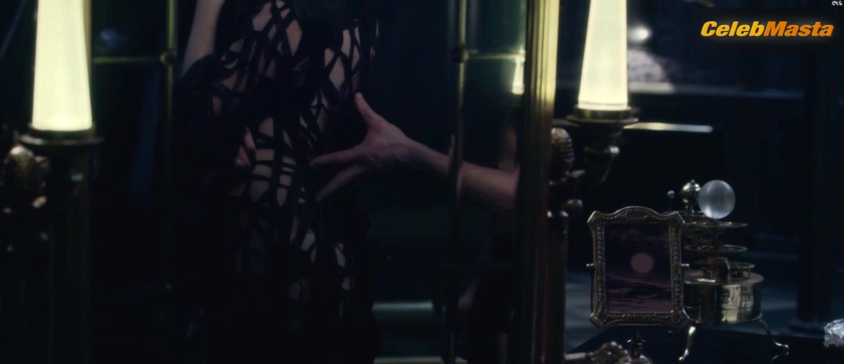 Daisy Head Lara Pulver And Sexy Scene From Underworld - Photo 2 of 5 photo 1