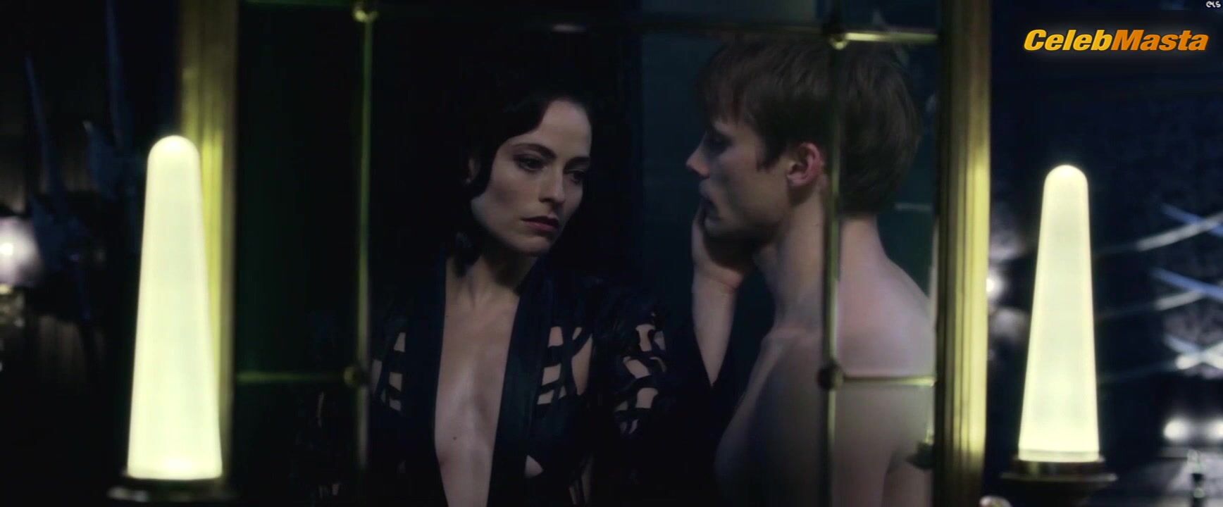 Daisy Head Lara Pulver And Sexy Scene From Underworld - Photo 2 of 5