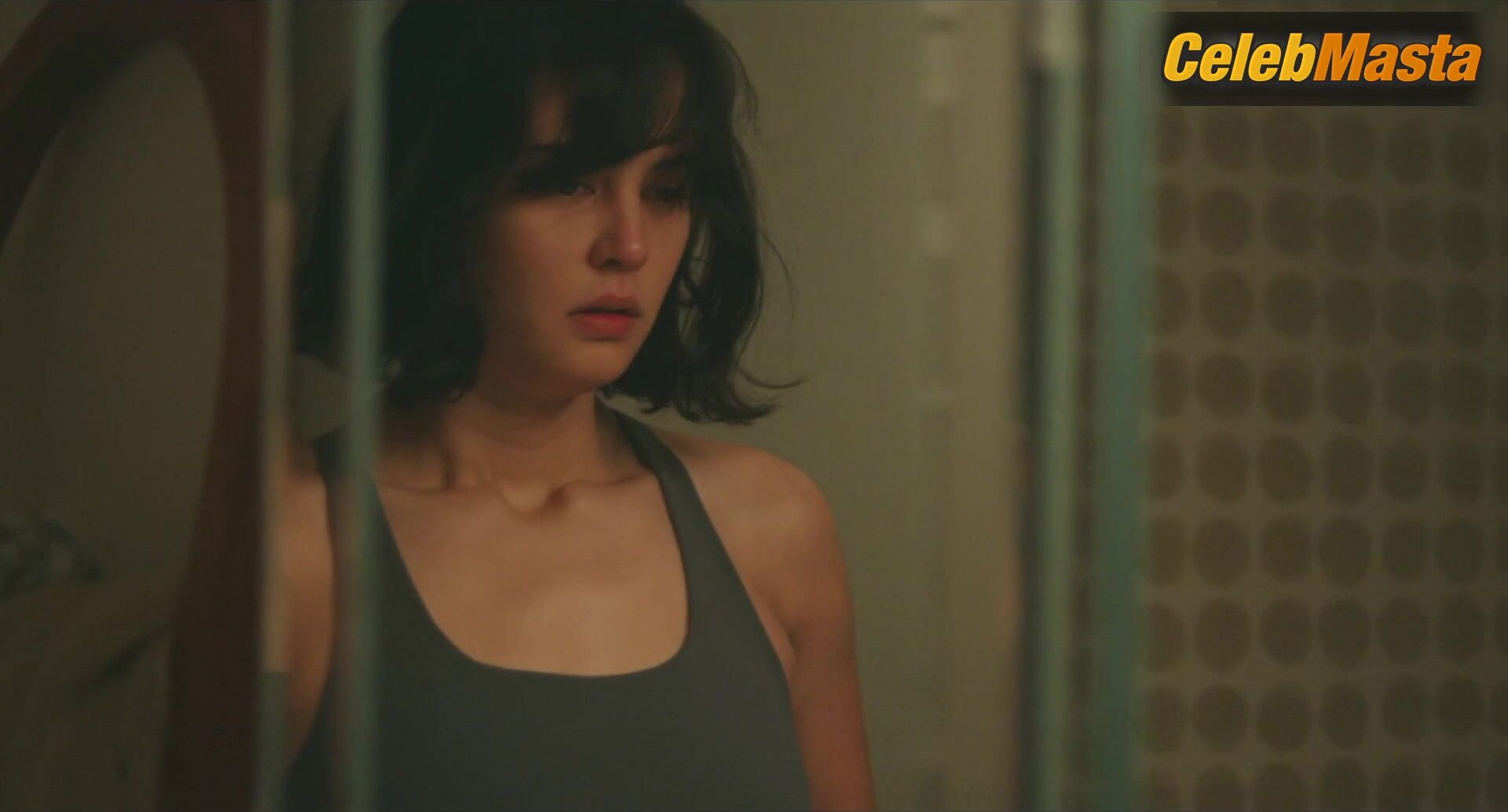 Courtney Eaton Underwear Scene In Parachute Movie - Photo 1 of 5