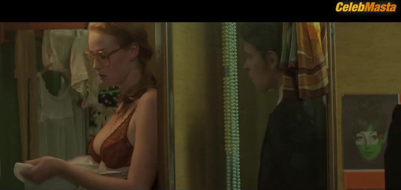 Freya Mavor Ass, Tits Scene From The Lady In The Car - Photo 1 of 5