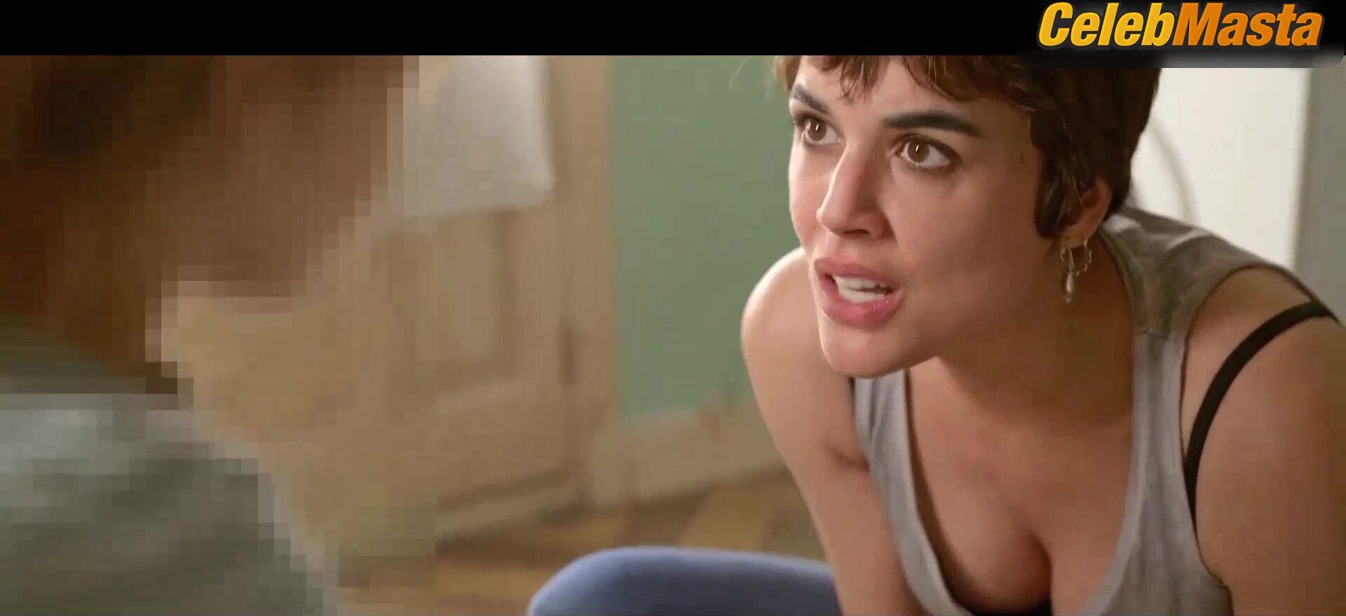 Adriana Ugarte Bares Breasts In Heridas Scene - Photo 1 of 5 photo 2