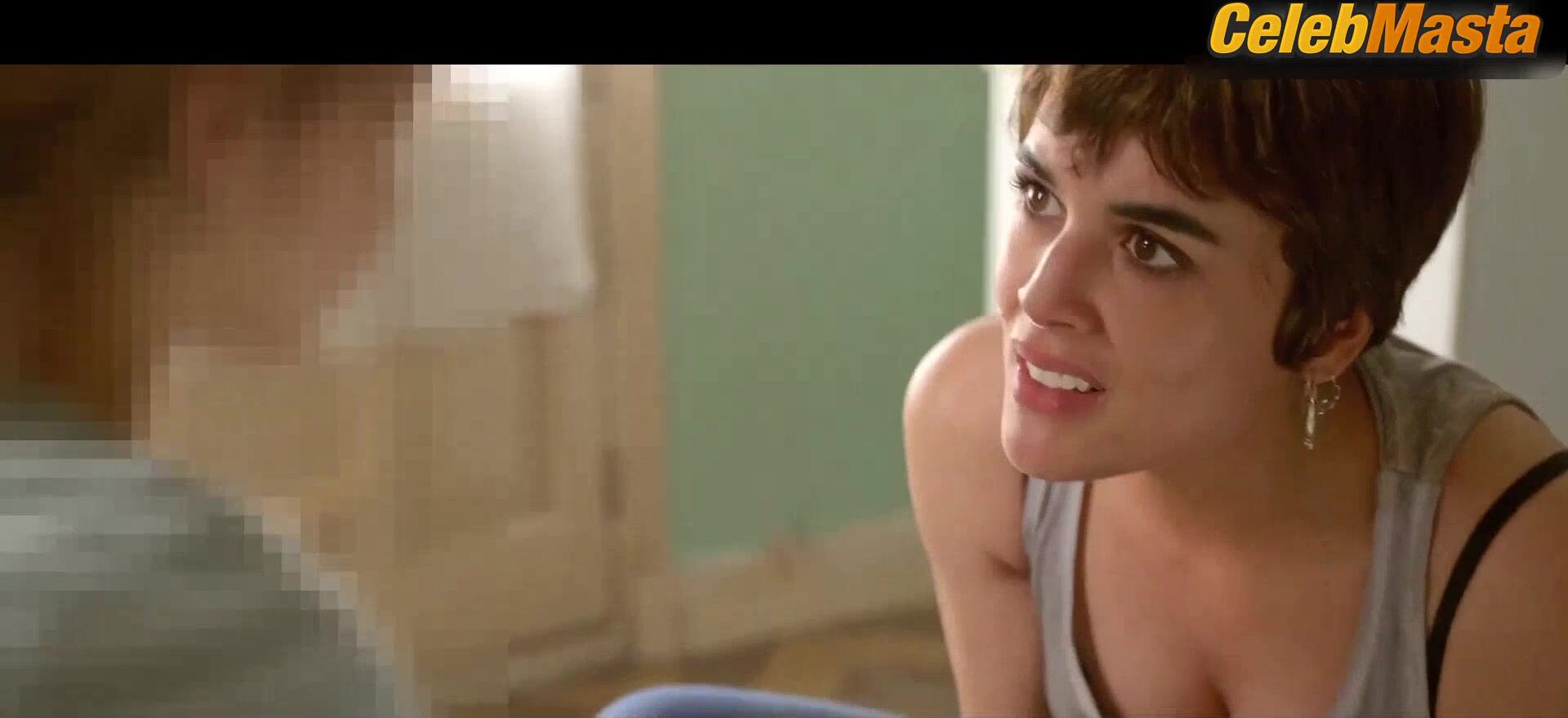 Adriana Ugarte Bares Breasts In Heridas Scene - Photo 1 of 5 photo 4