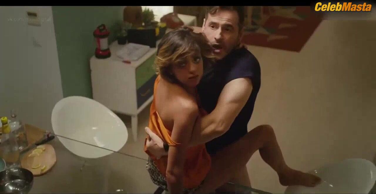 Macarena Gomez ’s Sexy Scene In Amor En Polvo - Photo 1 of 5 photo 5