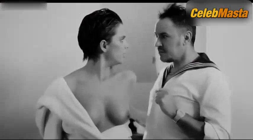 Macarena Gomez Hot Scene In La Nina - Photo 2 of 5 photo 1