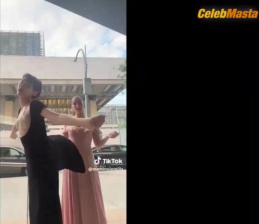 Minnie Mills Tits Scene From Instagram / Tiktok - Photo 2 of 5 photo 1