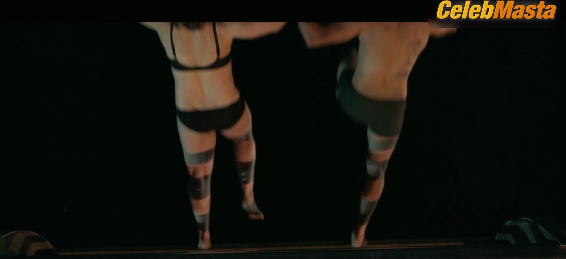 Melanie Lynskey Underwear Scene From Yellowjackets - Photo 3 of 5 photo 4