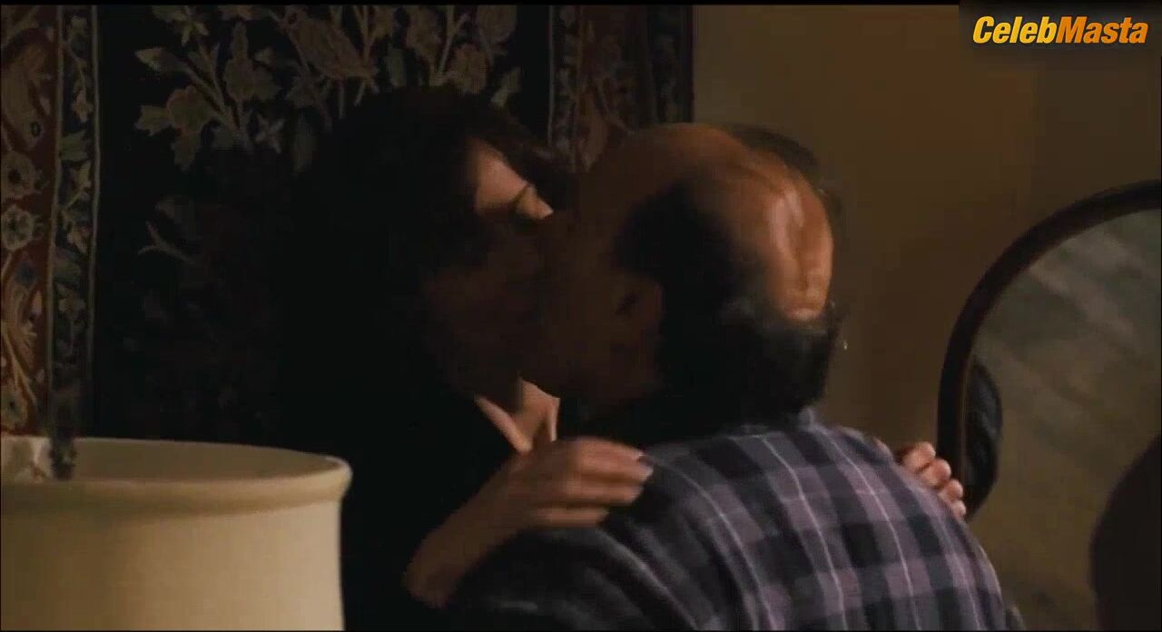 Laura Linney Tits, Underwear Scene From The Savages - Photo 1 of 5