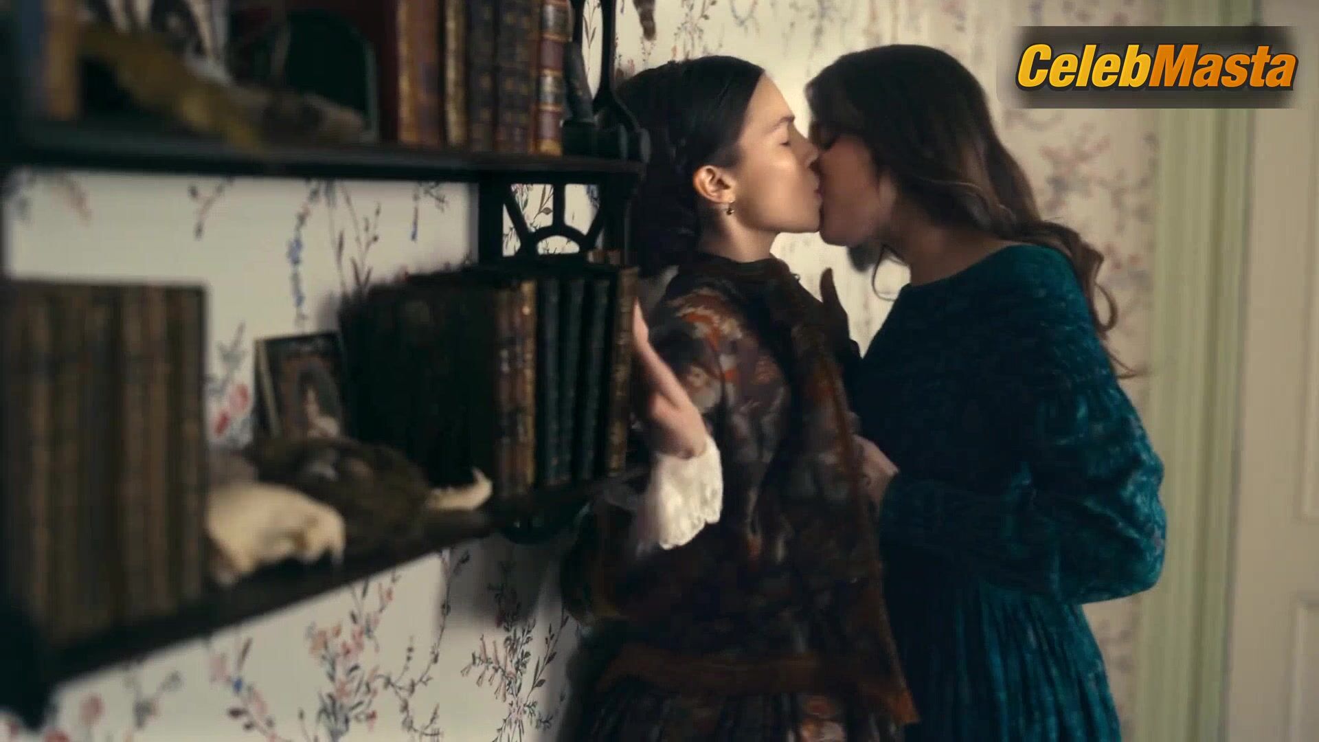 Ella Hunt Hailee Steinfeld And ’s Lesbian Sex - Photo 1 of 5 photo 5