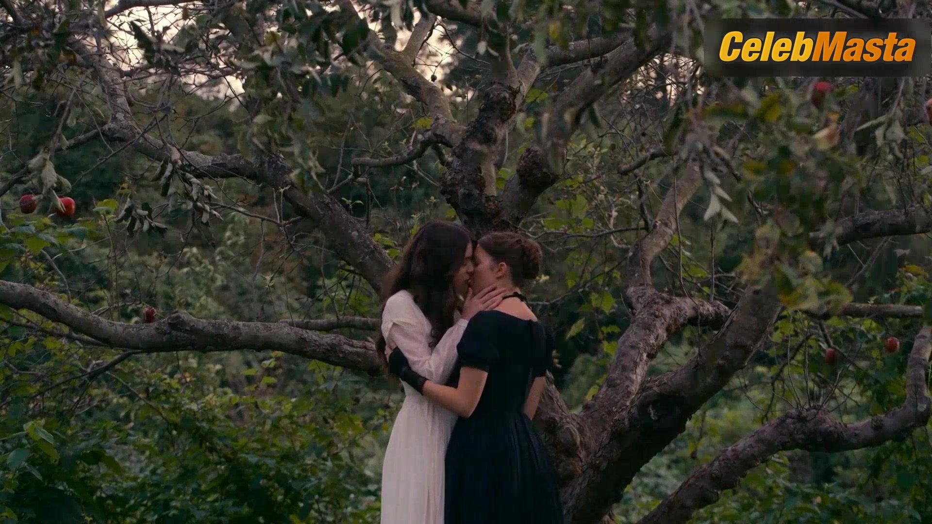 Ella Hunt Hailee Steinfeld And Go Lesbian In Dickinson - Photo 1 of 5