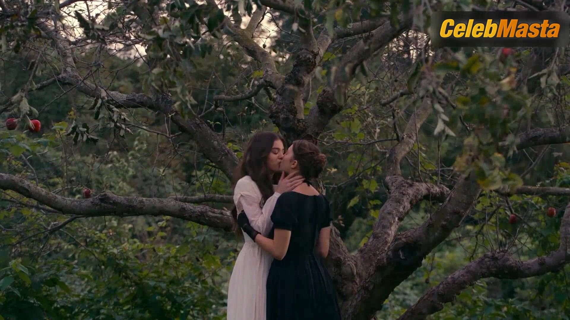 Ella Hunt Hailee Steinfeld And Go Lesbian In Dickinson - Photo 1 of 5 photo 2