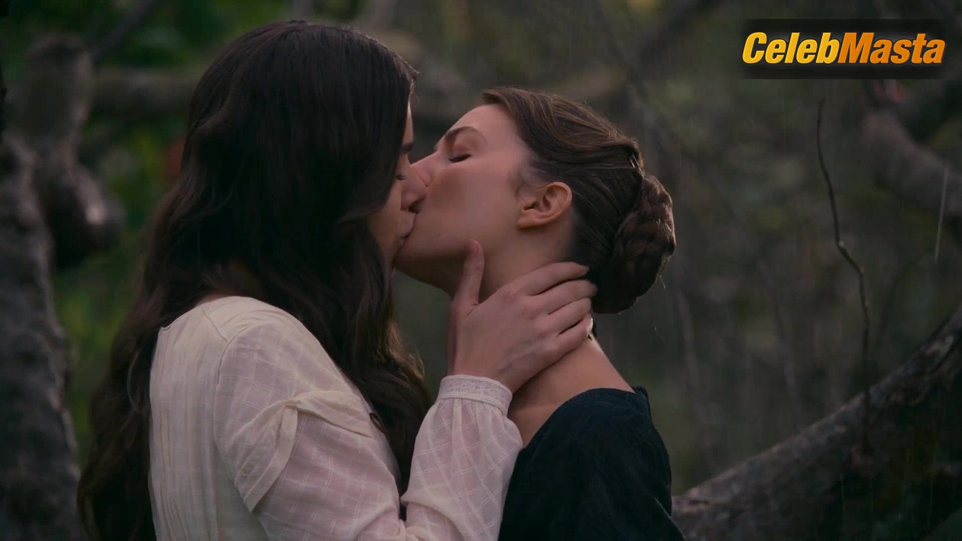 Ella Hunt Hailee Steinfeld And Go Lesbian In Dickinson - Photo 1 of 5 photo 5
