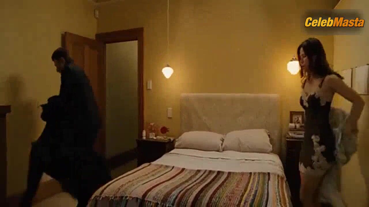 Rhona Mitra ’s Swimsuit, Underwear Scene In - Photo 1 of 5