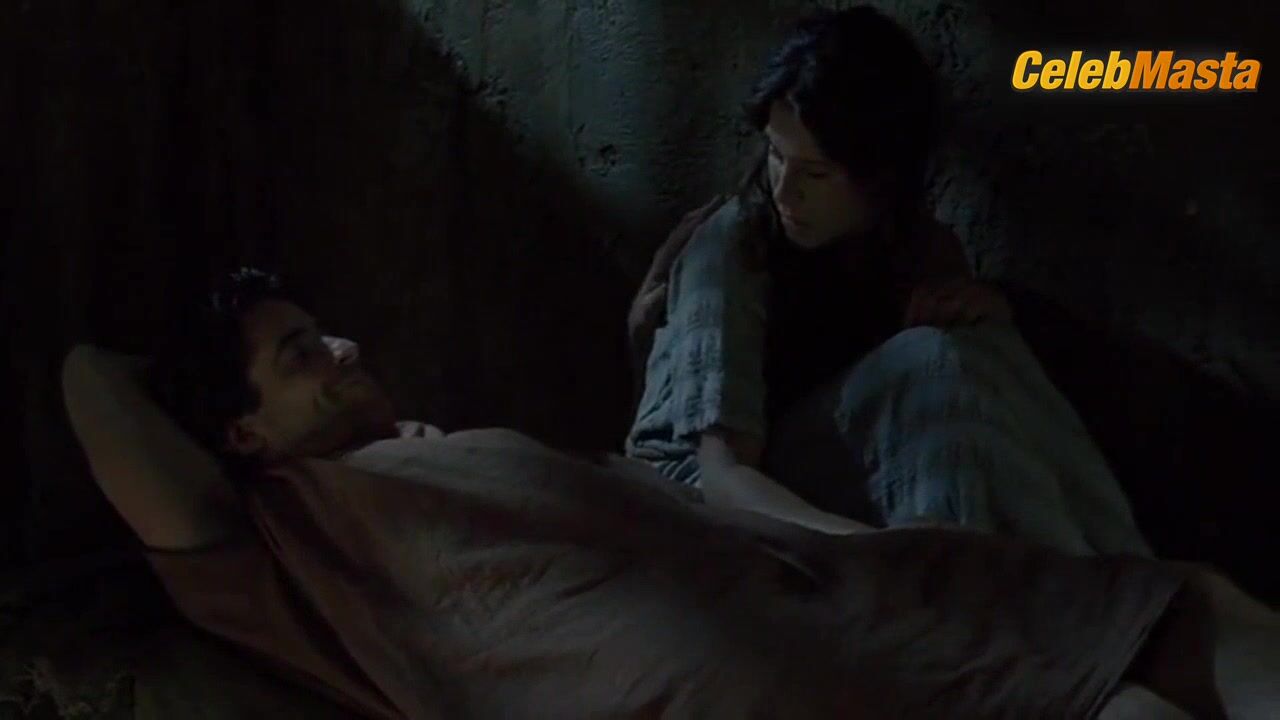 Rhona Mitra Wears Underwear In Spartacus Scene - Photo 2 of 5 photo 1