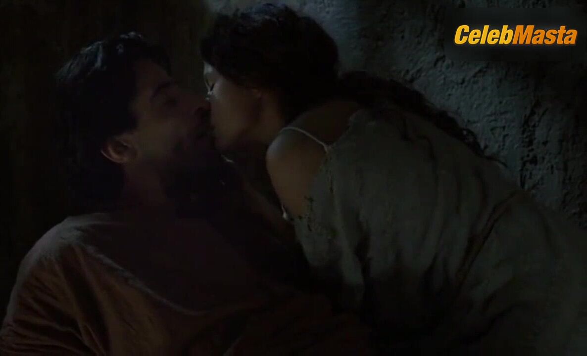 Rhona Mitra Wears Underwear In Spartacus Scene - Photo 2 of 5 photo 4