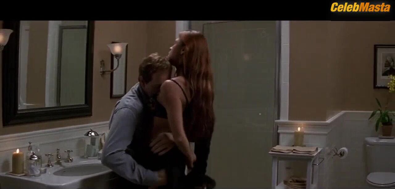 Rhona Mitra Booty And Tits Scene From The Life Of David - Photo 1 of 5