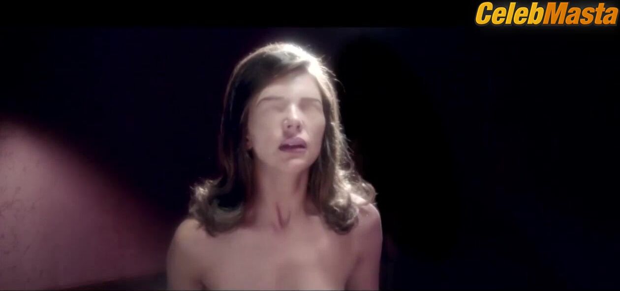 Macarena Gomez Underwear,tits Scene In Skins - Photo 2 of 5 photo 1