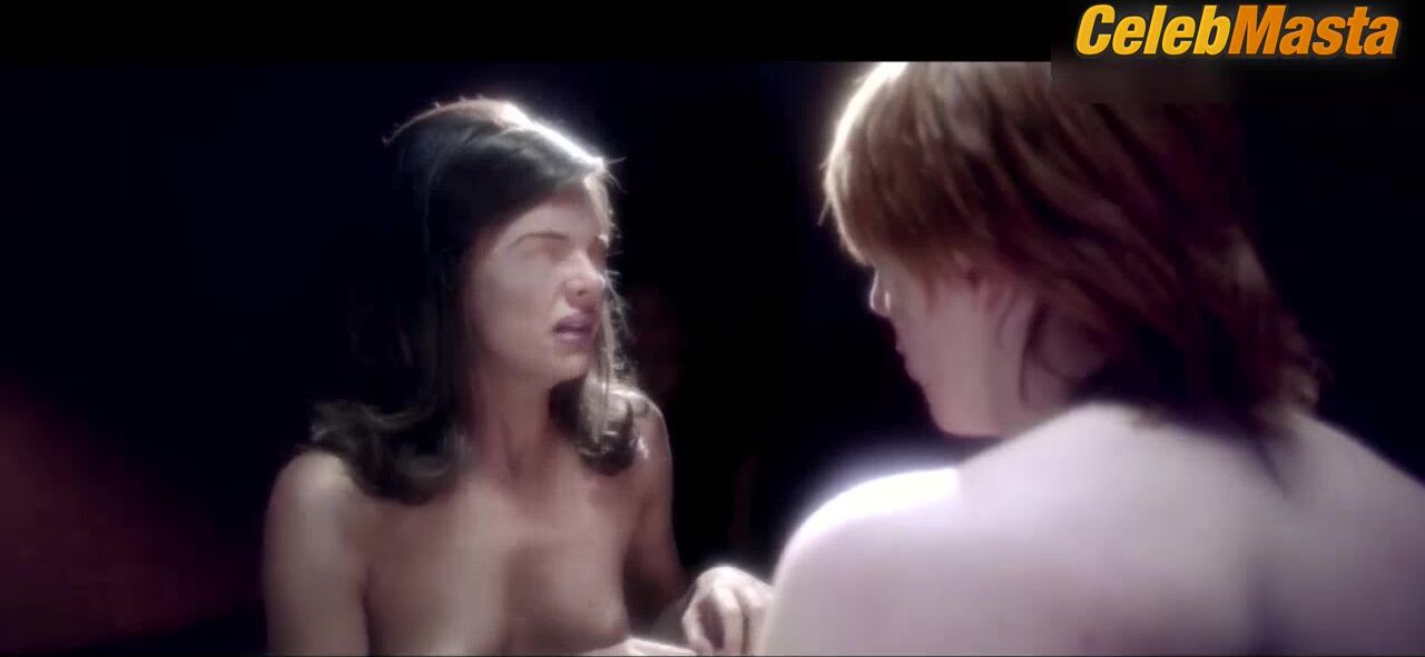 Macarena Gomez Underwear,tits Scene In Skins - Photo 2 of 5 photo 5
