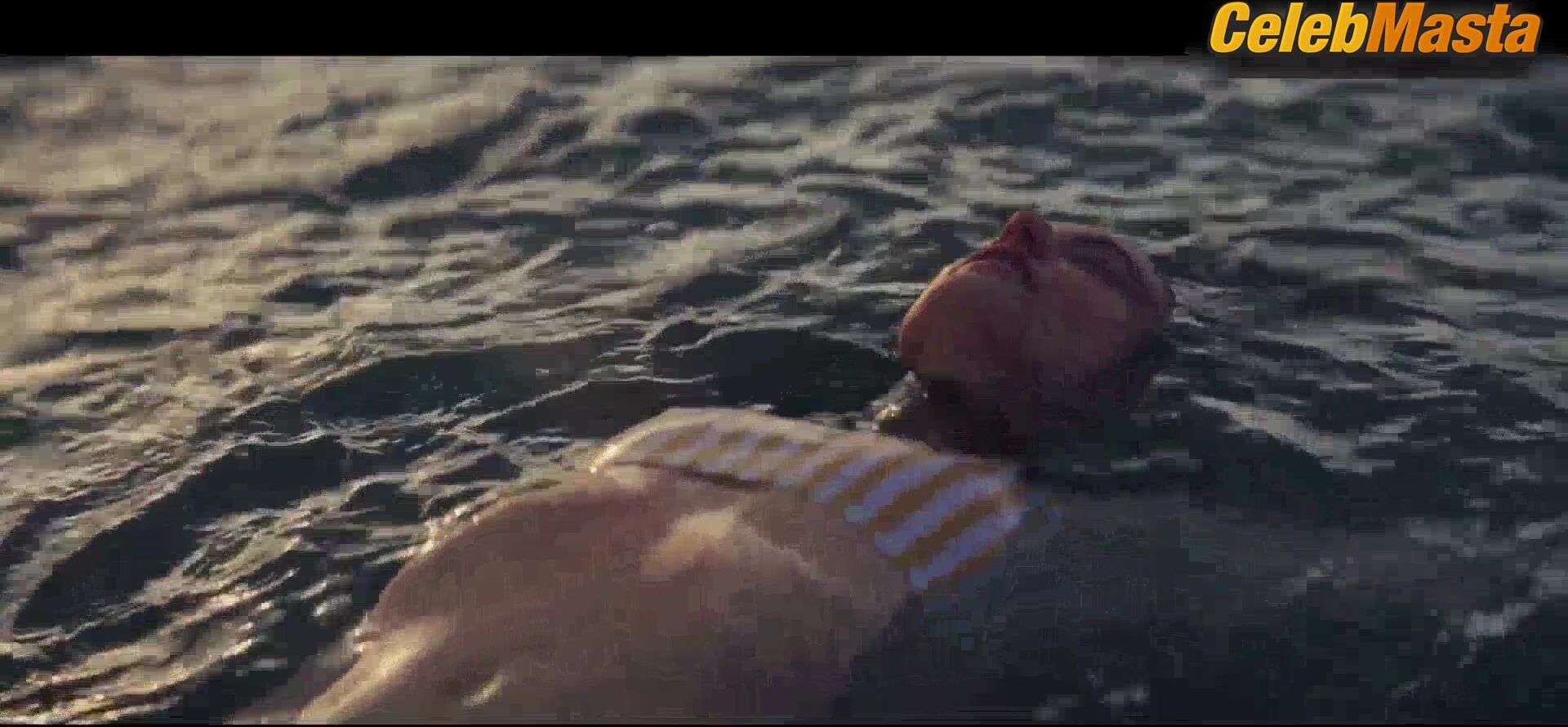 Gaite Jansen ’s Swimsuit Scene In Happy Ending - Photo 1 of 5 photo 2