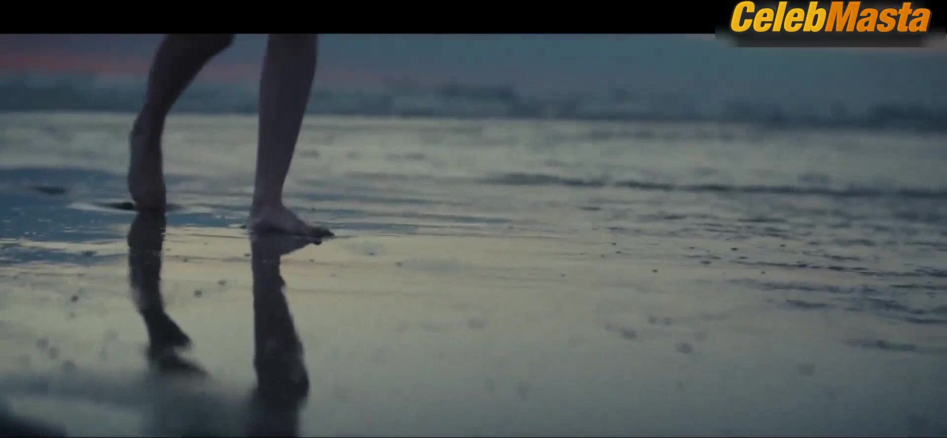 Gaite Jansen ’s Swimsuit Scene In Happy Ending - Photo 1 of 5 photo 4