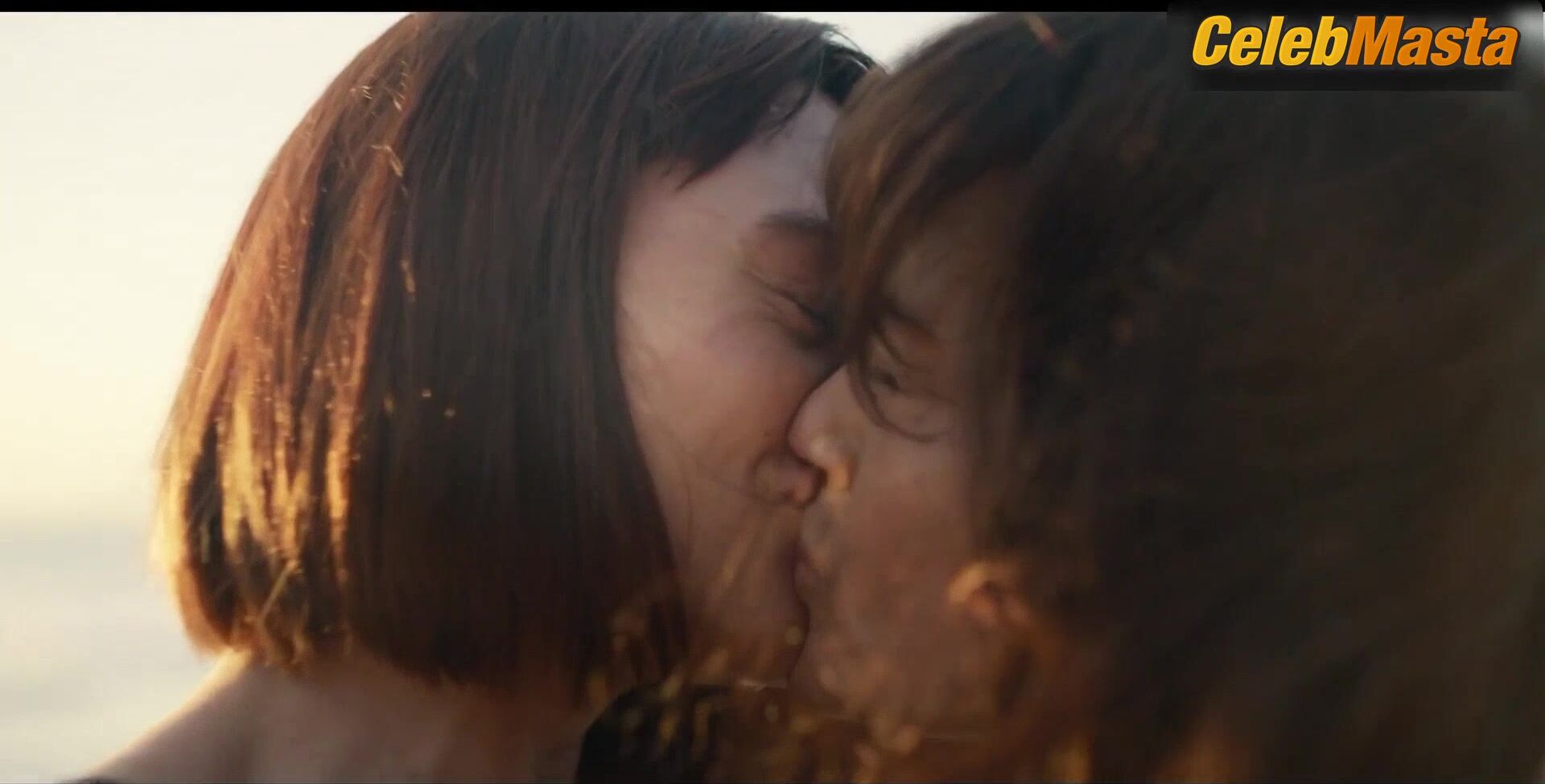 Carla Gugino And Gaite Jansen’s Lesbian Scene In - Photo 1 of 5 photo 2