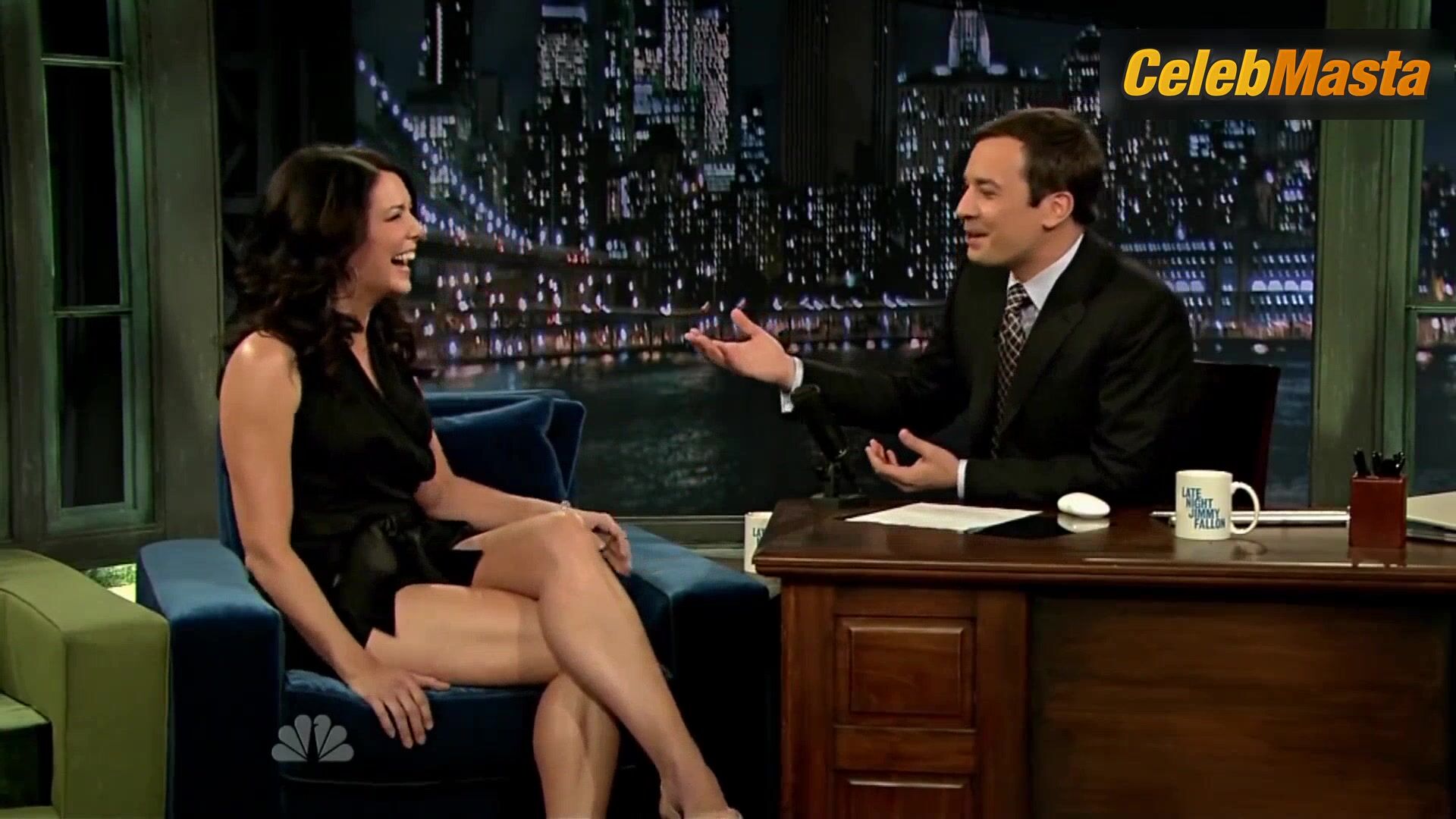 Lauren Graham Sexy Scene From Late Night With Jimmy Fallon - Photo 1 of 5 photo 2