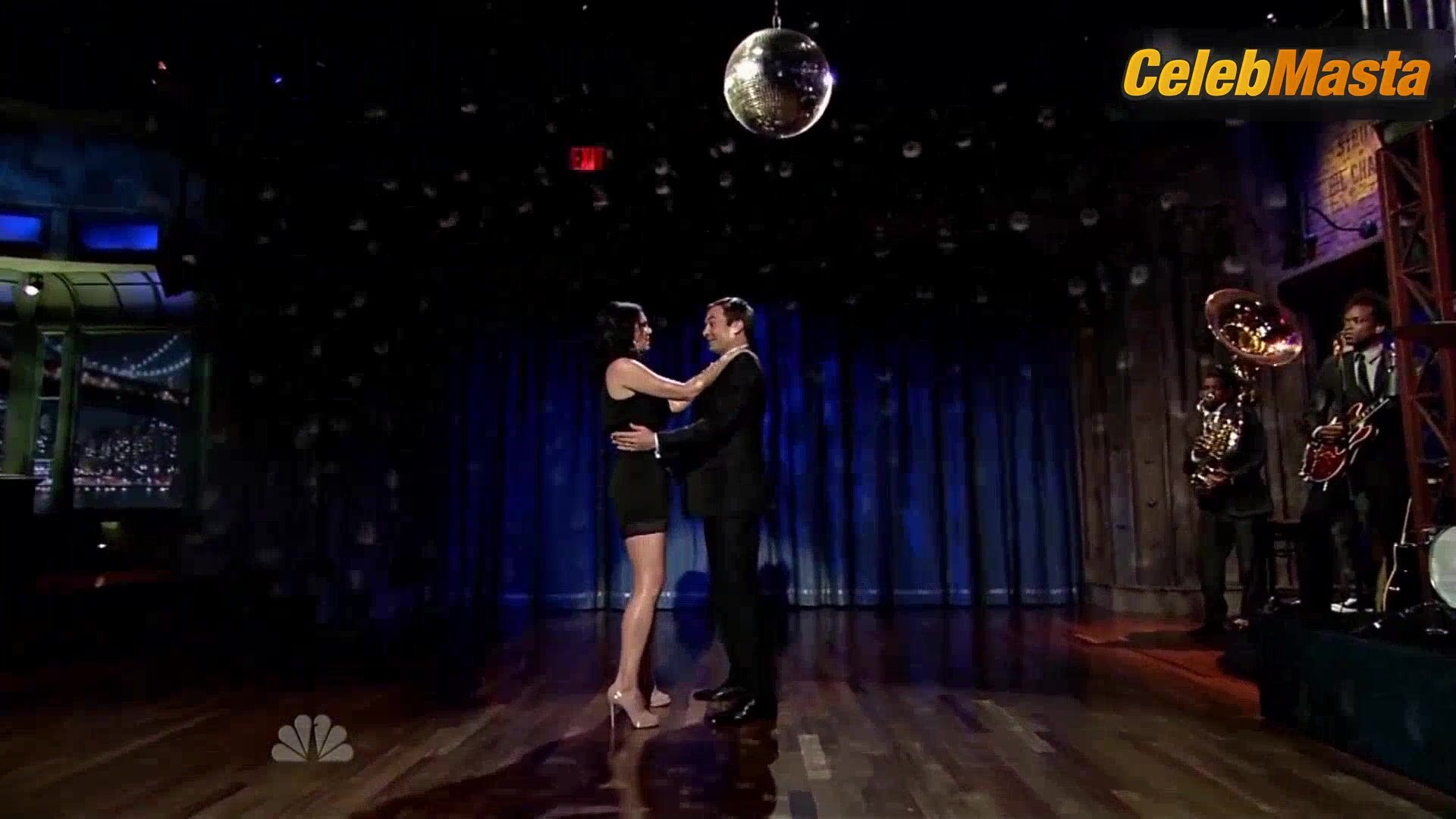 Lauren Graham Sexy Scene From Late Night With Jimmy Fallon - Photo 1 of 5 photo 5