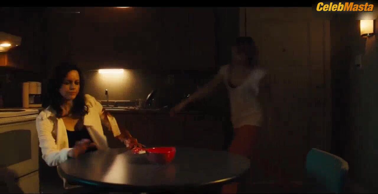 Gaite Jansen Reveals Butt And Tits Scene In Jett - Photo 2 of 5 photo 1