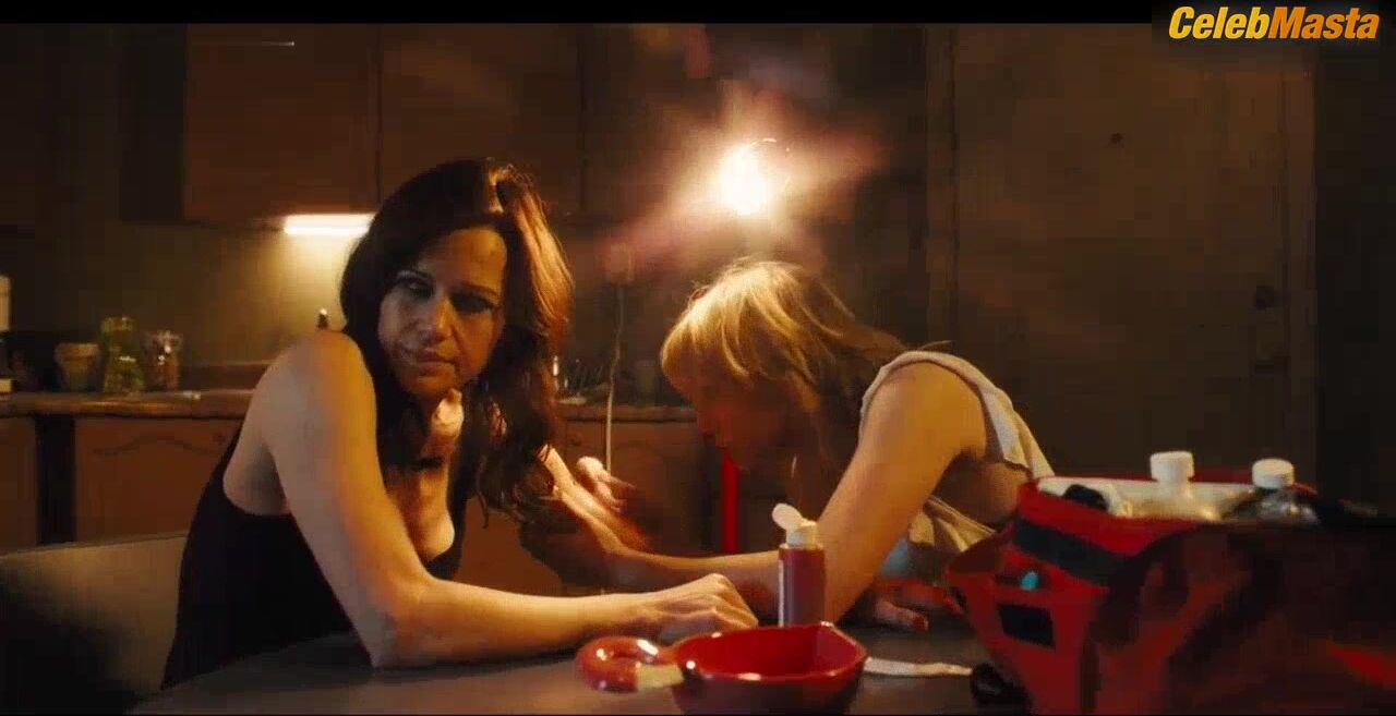 Gaite Jansen Reveals Butt And Tits Scene In Jett - Photo 2 of 5